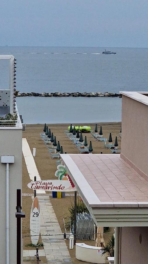 Hotel Clara Rimini 30M From The Beach Extérieur photo